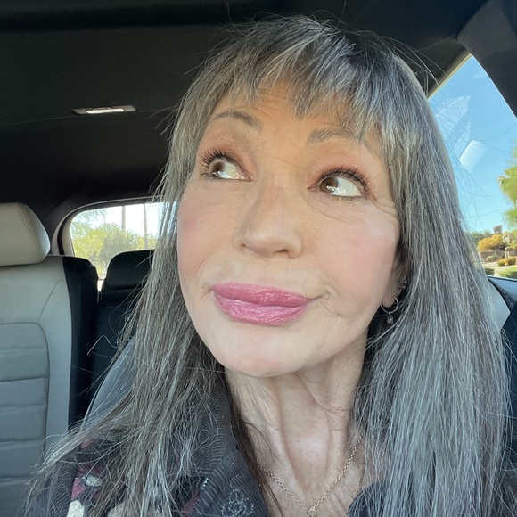 Meet your Posher, Emily - Picture 1 of 2